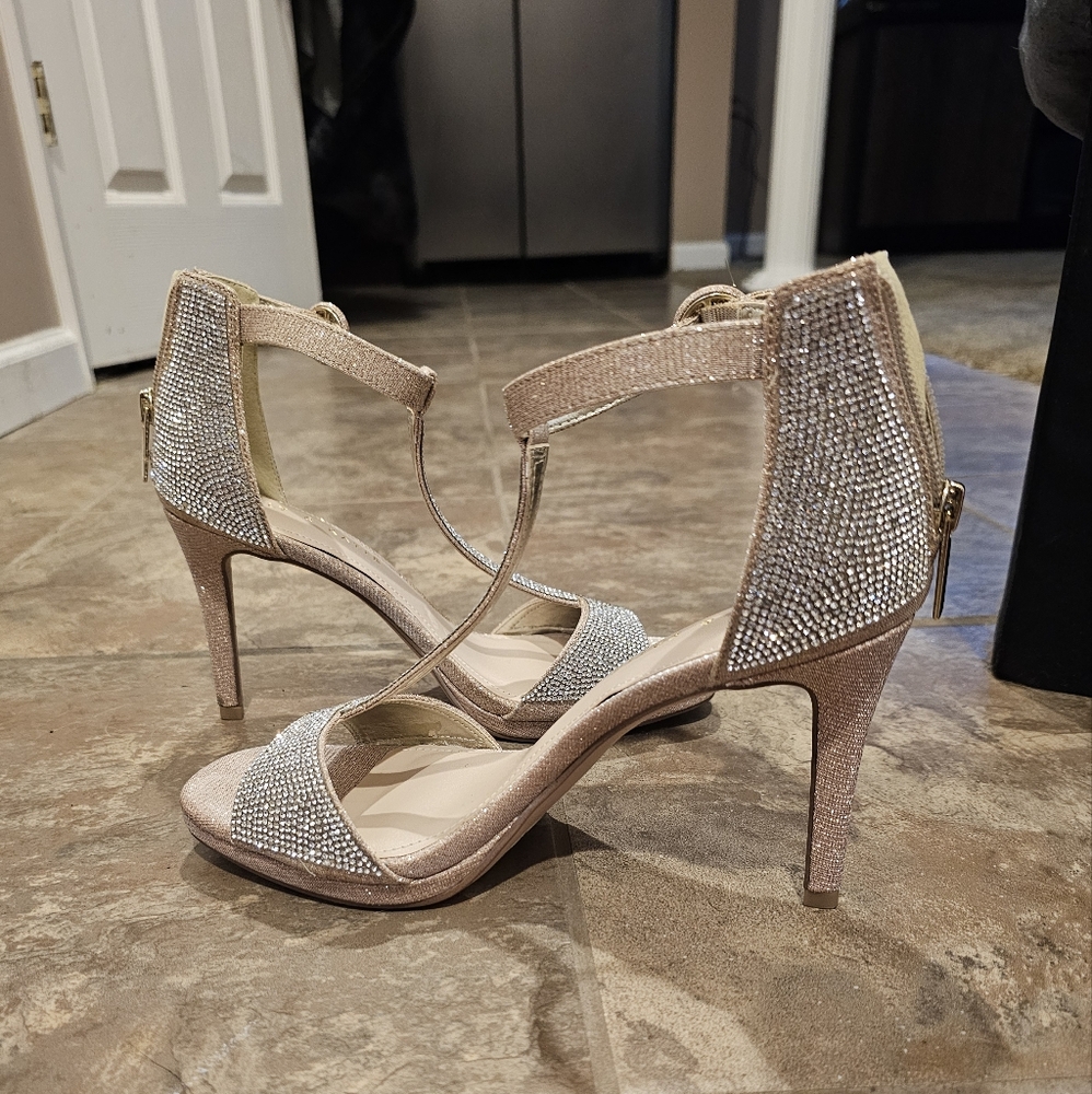 Kelly & Katie Glittering Silver and Gold Heels Size 8.5